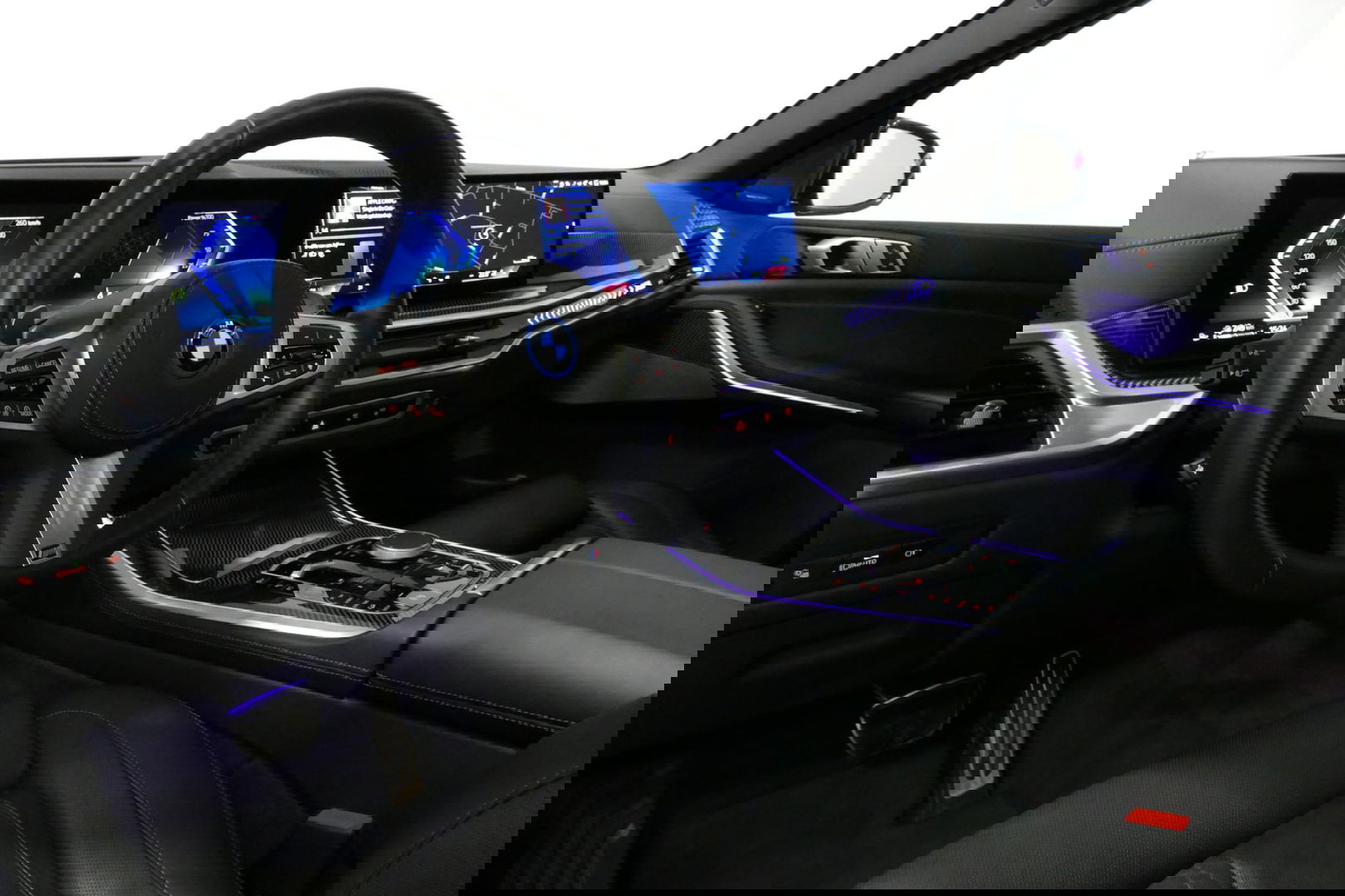 BMW X5 xDrive50e / Orig. Nederlands / Maxton Design Bodykit V.2 / Skylounge Panoramadak / Stoelkoeling & -verwarming / Elektr. verstelbare voorstoelen + memory / Carbon Interieurdelen / Harman Kardon Surround Sound / Ambienteverlichting / Softclose / HUD BMW Pro