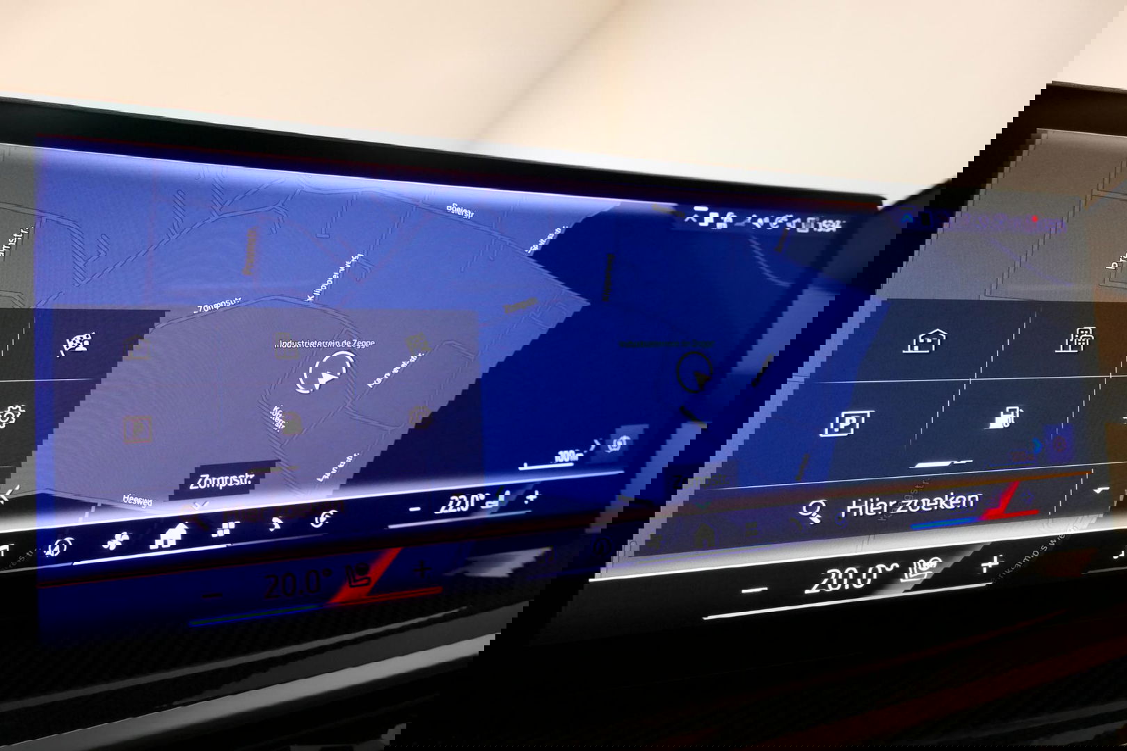 BMW X5 xDrive50e / Orig. Nederlands / Maxton Design Bodykit V.2 / Skylounge Panoramadak / Stoelkoeling & -verwarming / Elektr. verstelbare voorstoelen + memory / Carbon Interieurdelen / Harman Kardon Surround Sound / Ambienteverlichting / Softclose / HUD BMW Pro