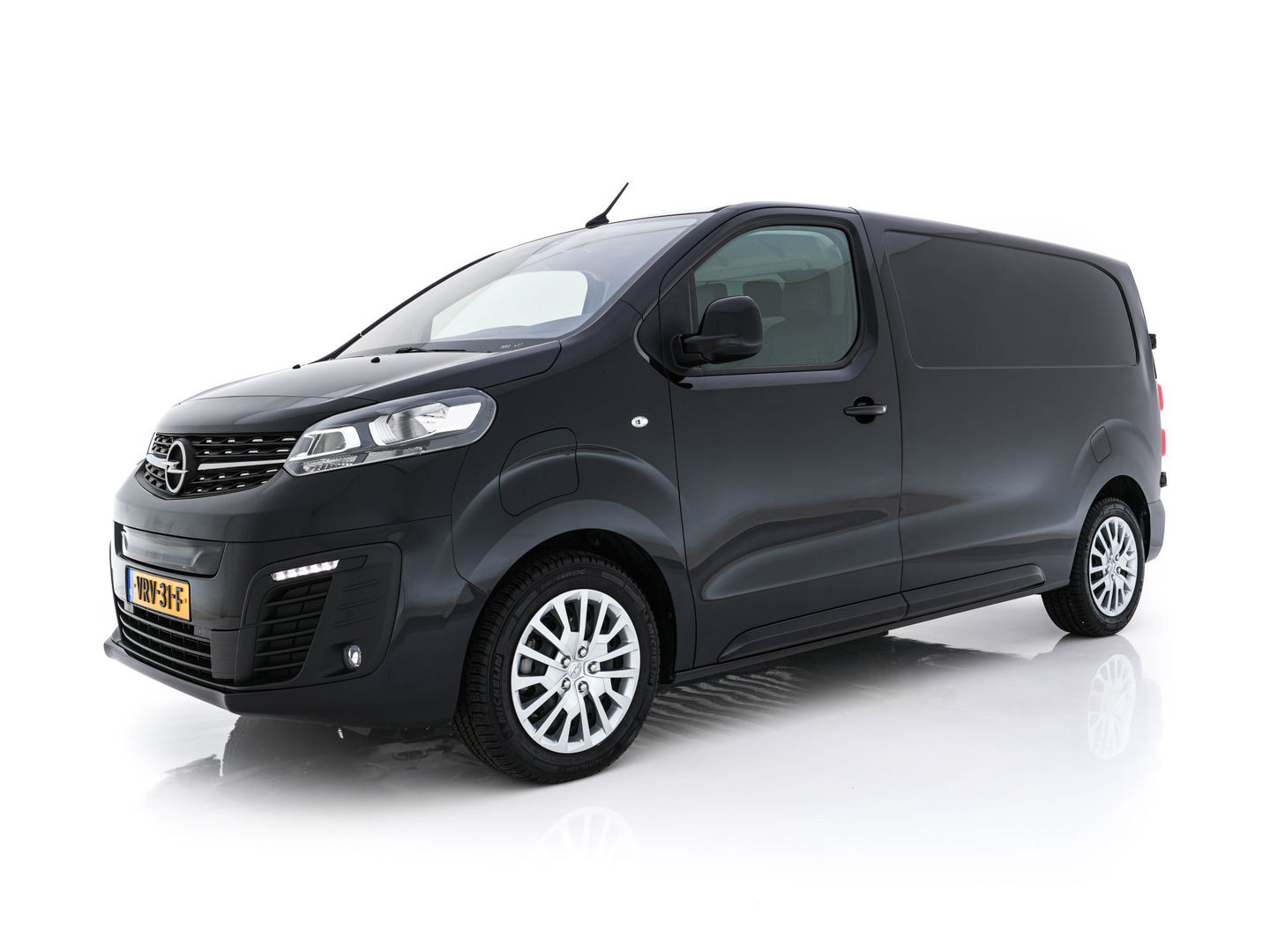 Opel Vivaro-e L2H1 Innovation 50 kWh 3-Pers [ 3-Fase-11kW ] {SOH-93%} Aut. *LEATHER | NAVI-FULLMAP | CAMERA | AIRCO | DAB+ | PDC | CRUISE | CARPLAY*
