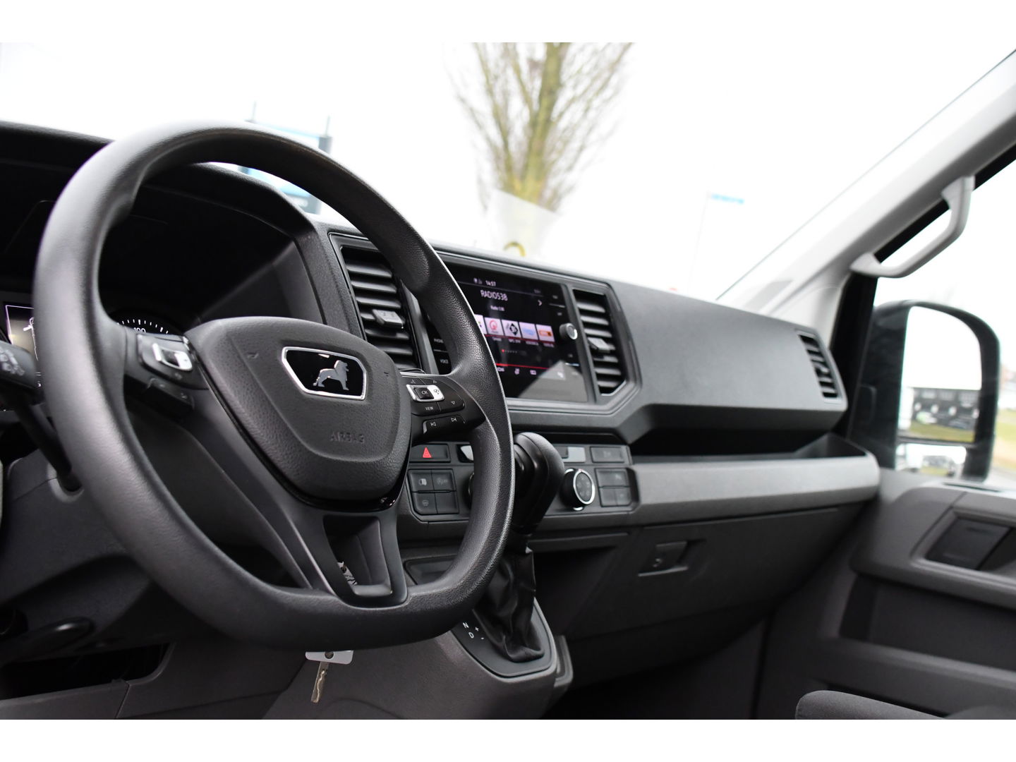 MAN TGE 2.140 2.0 L3H2 Black Edition Camera, Cruise, Carplay, LED, 140pk, Voorruitverwarming, Automaat, Multimedia, Trekhaak, Uniek!