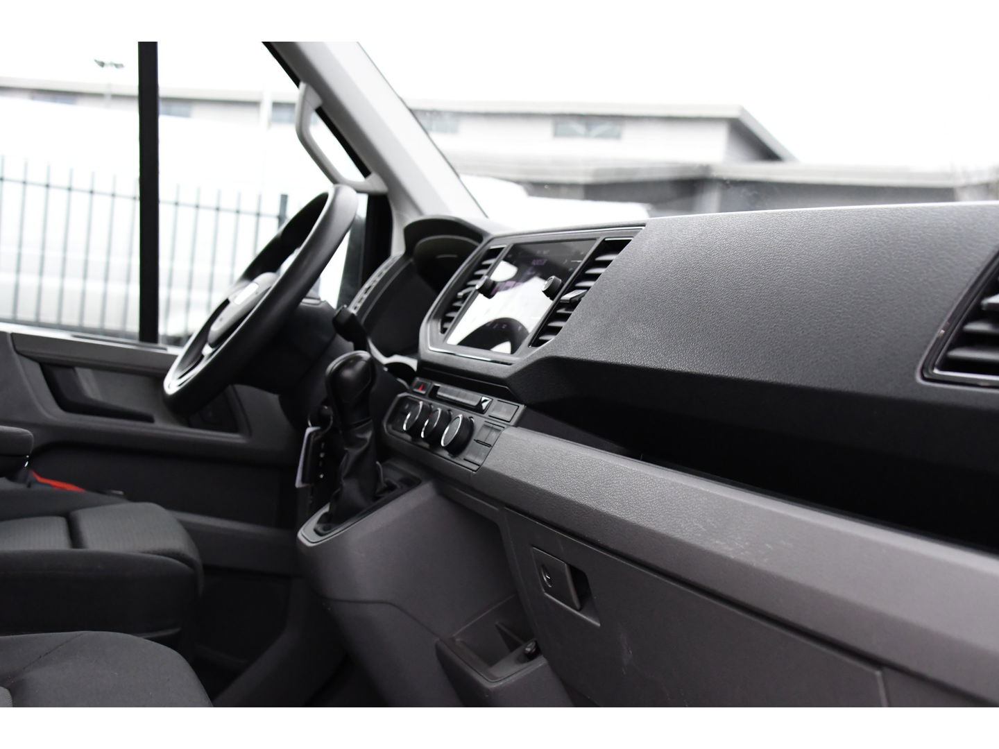 MAN TGE 2.140 2.0 L3H2 Black Edition Camera, Cruise, Carplay, LED, 140pk, Voorruitverwarming, Automaat, Multimedia, Trekhaak, Uniek!