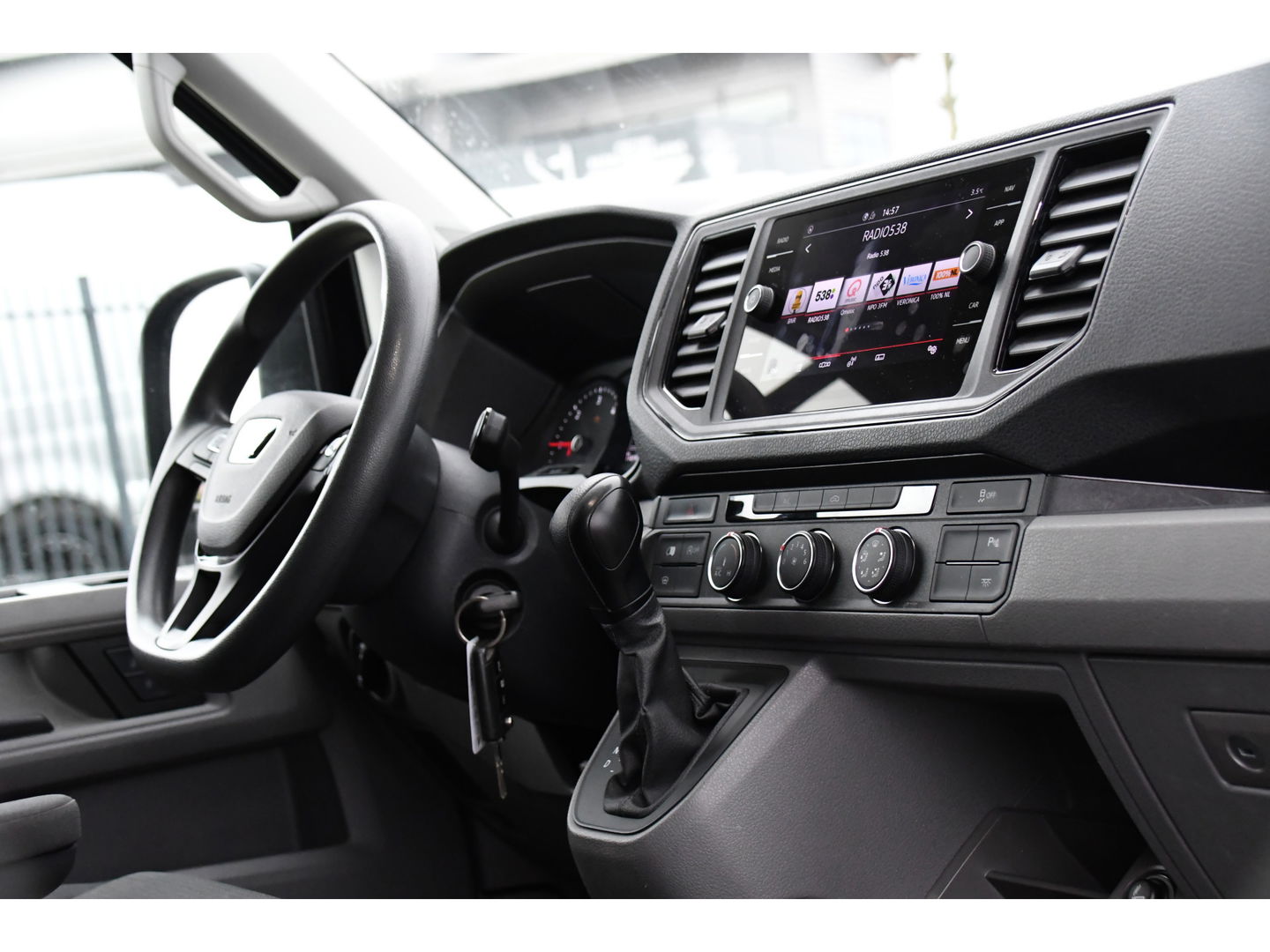 MAN TGE 2.140 2.0 L3H2 Black Edition Camera, Cruise, Carplay, LED, 140pk, Voorruitverwarming, Automaat, Multimedia, Trekhaak, Uniek!