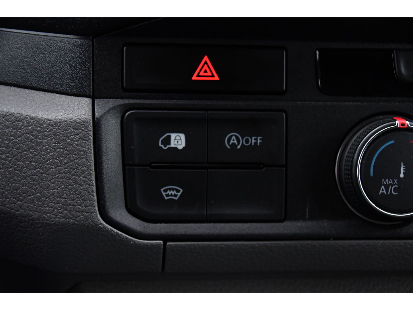 MAN TGE 2.140 2.0 L3H2 Black Edition Camera, Cruise, Carplay, LED, 140pk, Voorruitverwarming, Automaat, Multimedia, Trekhaak, Uniek!