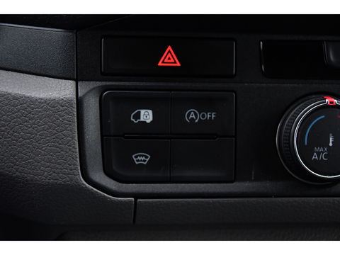 MAN TGE 2.140 2.0 L3H2 Black Edition Camera, Cruise, Carplay, LED, 140pk, Voorruitverwarming, Automaat, Multimedia, Trekhaak, Uniek!