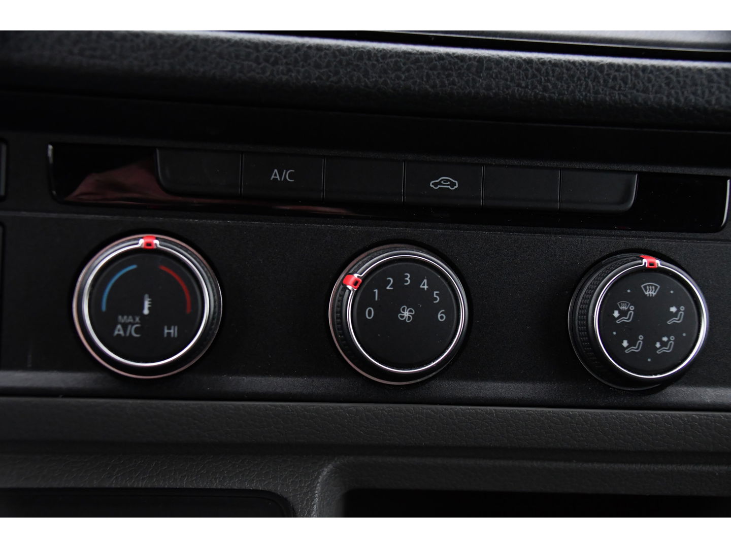 MAN TGE 2.140 2.0 L3H2 Black Edition Camera, Cruise, Carplay, LED, 140pk, Voorruitverwarming, Automaat, Multimedia, Trekhaak, Uniek!