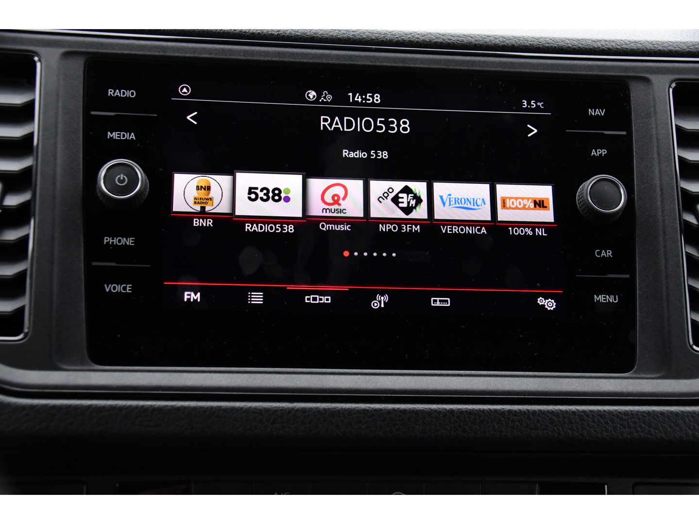 MAN TGE 2.140 2.0 L3H2 Black Edition Camera, Cruise, Carplay, LED, 140pk, Voorruitverwarming, Automaat, Multimedia, Trekhaak, Uniek!