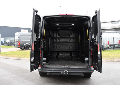 MAN TGE 2.140 2.0 L3H2 Black Edition Camera, Cruise, Carplay, LED, 140pk, Voorruitverwarming, Automaat, Multimedia, Trekhaak, Uniek!