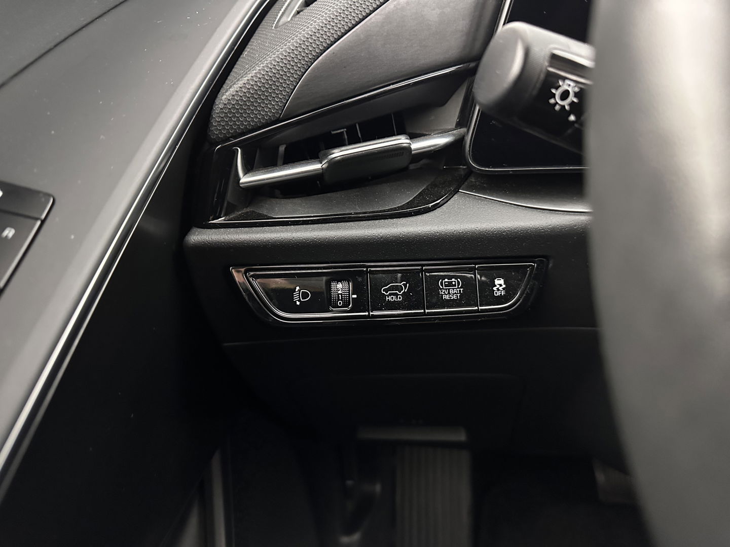 Kia Niro 1.6 GDi Hybrid Dynamic Plus Line HEV (INCL-BTW) Aut. *PANO | LEATHER | DIGI-COCKPIT | NAVI-FULLMAP | DAB | ADAPTIVE-CRUISE | CAMERA | HEATED-COMFORTSEATS | KEYLESS | PRIVACYGLASS | SHIFTPADDLES | CARPLAY |  HEAD-UP | ...