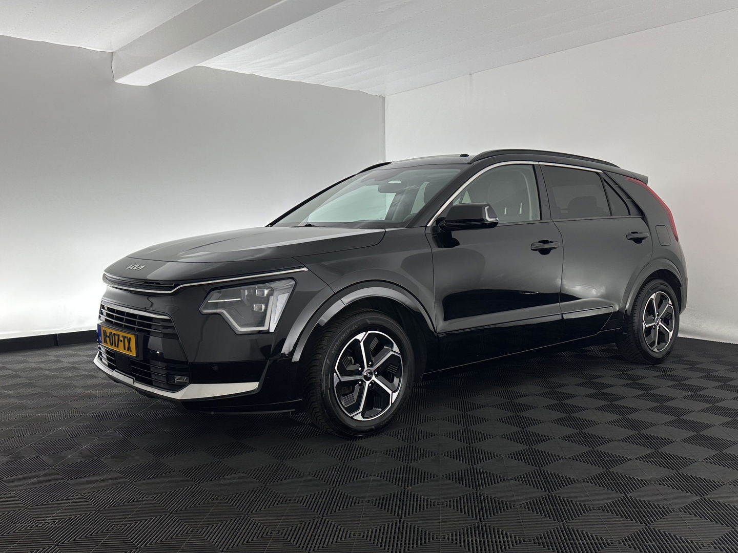Kia Niro 1.6 GDi Hybrid Dynamic Plus Line HEV (INCL-BTW) Aut. *PANO | LEATHER | DIGI-COCKPIT | NAVI-FULLMAP | DAB | ADAPTIVE-CRUISE | CAMERA | HEATED-COMFORTSEATS | KEYLESS | PRIVACYGLASS | SHIFTPADDLES | CARPLAY |  HEAD-UP | ...