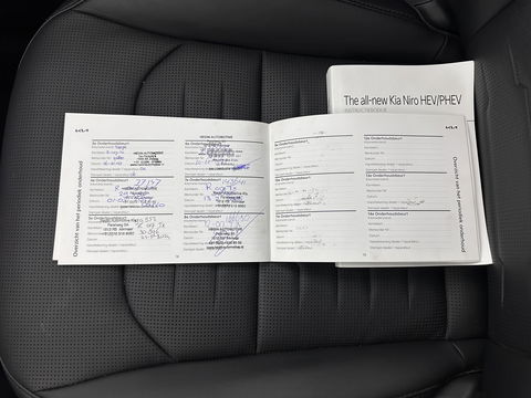 Kia Niro 1.6 GDi Hybrid Dynamic Plus Line HEV (INCL-BTW) Aut. *PANO | LEATHER | DIGI-COCKPIT | NAVI-FULLMAP | DAB | ADAPTIVE-CRUISE | CAMERA | HEATED-COMFORTSEATS | KEYLESS | PRIVACYGLASS | SHIFTPADDLES | CARPLAY |  HEAD-UP | ...