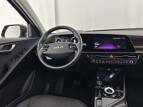 Kia Niro 1.6 GDi Hybrid Dynamic Plus Line HEV (INCL-BTW) Aut. *PANO | LEATHER | DIGI-COCKPIT | NAVI-FULLMAP | DAB | ADAPTIVE-CRUISE | CAMERA | HEATED-COMFORTSEATS | KEYLESS | PRIVACYGLASS | SHIFTPADDLES | CARPLAY |  HEAD-UP | ...