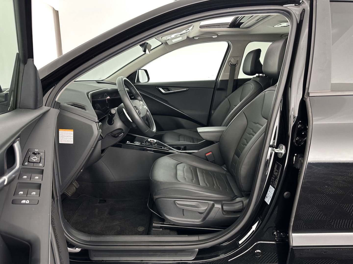 Kia Niro 1.6 GDi Hybrid Dynamic Plus Line HEV (INCL-BTW) Aut. *PANO | LEATHER | DIGI-COCKPIT | NAVI-FULLMAP | DAB | ADAPTIVE-CRUISE | CAMERA | HEATED-COMFORTSEATS | KEYLESS | PRIVACYGLASS | SHIFTPADDLES | CARPLAY |  HEAD-UP | ...