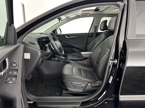 Kia Niro 1.6 GDi Hybrid Dynamic Plus Line HEV (INCL-BTW) Aut. *PANO | LEATHER | DIGI-COCKPIT | NAVI-FULLMAP | DAB | ADAPTIVE-CRUISE | CAMERA | HEATED-COMFORTSEATS | KEYLESS | PRIVACYGLASS | SHIFTPADDLES | CARPLAY |  HEAD-UP | ...