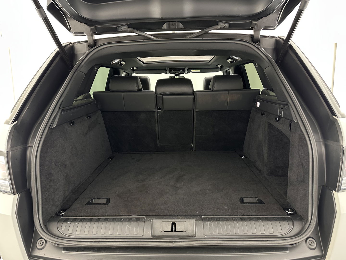 Land Rover Range Rover Sport 3.0 TDV6 HSE Dynamic Aut. *PANO | DIGI-COCKPIT | LEATHER | XENON | NAVI-FULLMAP | CAMERA | AIRSUSPENSION | ECC | PDC | HEATED-SPORTSEATS | MERIDIAN-SOUND | SHIFTPADDLES | PRIVACYGLASS | CRUISE | 21''ALU*