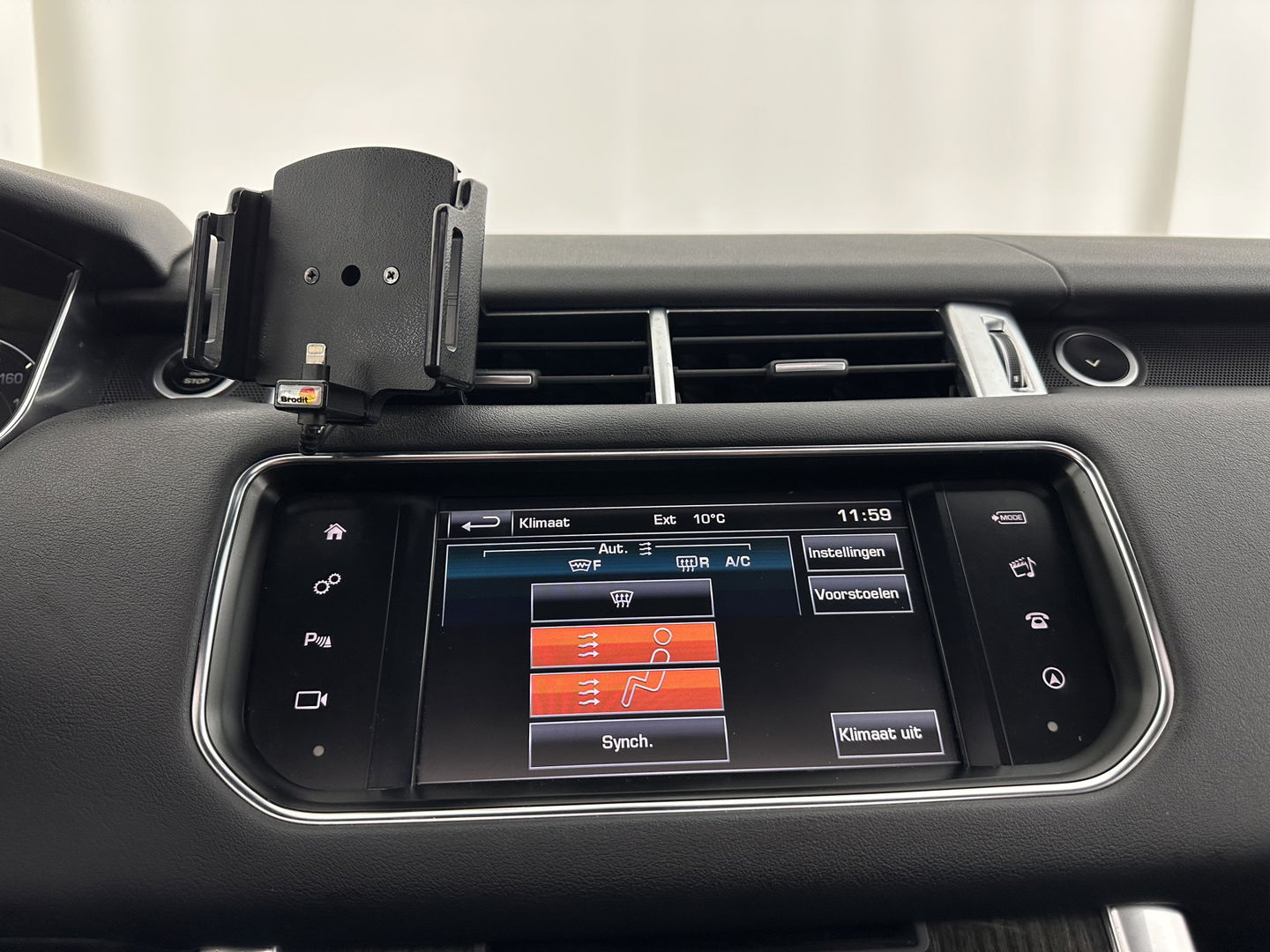 Land Rover Range Rover Sport 3.0 TDV6 HSE Dynamic Aut. *PANO | DIGI-COCKPIT | LEATHER | XENON | NAVI-FULLMAP | CAMERA | AIRSUSPENSION | ECC | PDC | HEATED-SPORTSEATS | MERIDIAN-SOUND | SHIFTPADDLES | PRIVACYGLASS | CRUISE | 21''ALU*