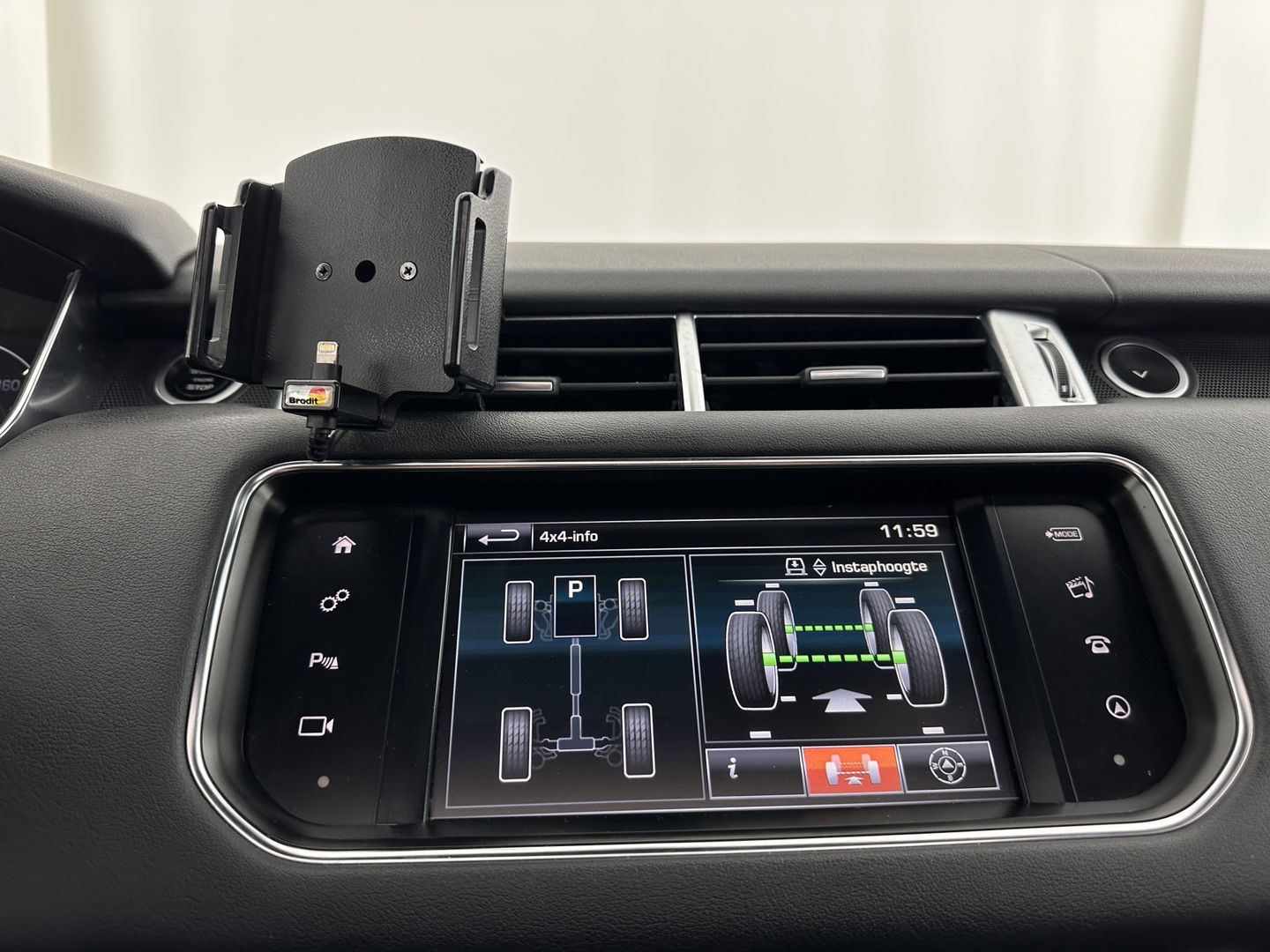 Land Rover Range Rover Sport 3.0 TDV6 HSE Dynamic Aut. *PANO | DIGI-COCKPIT | LEATHER | XENON | NAVI-FULLMAP | CAMERA | AIRSUSPENSION | ECC | PDC | HEATED-SPORTSEATS | MERIDIAN-SOUND | SHIFTPADDLES | PRIVACYGLASS | CRUISE | 21''ALU*