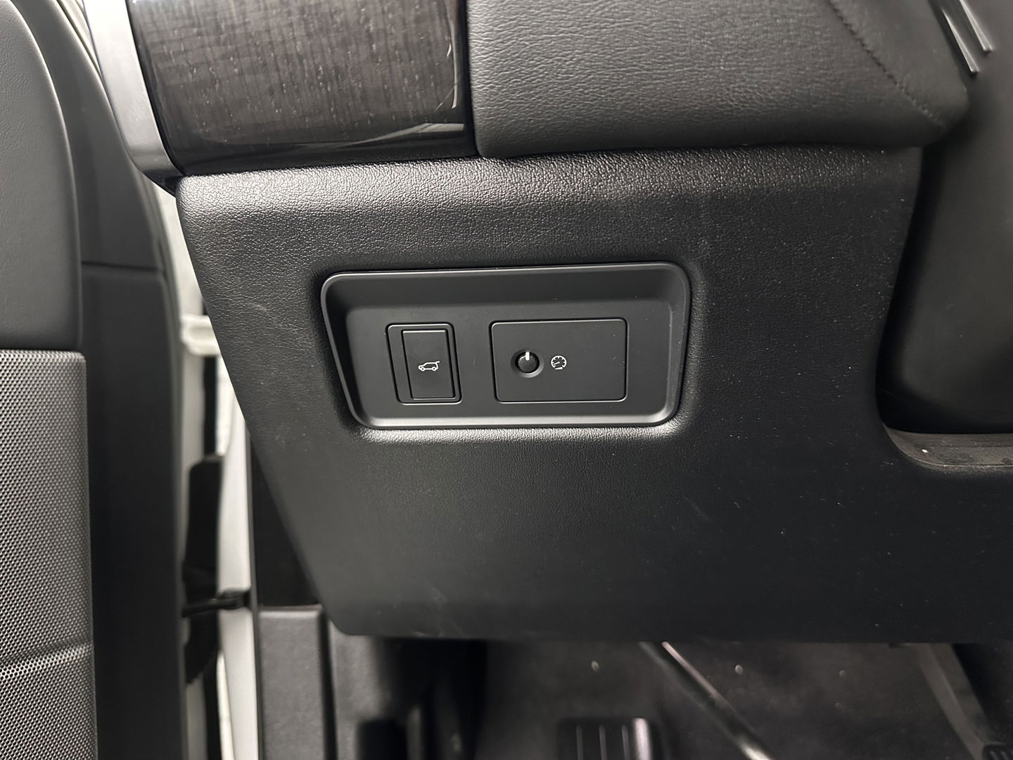 Land Rover Range Rover Sport 3.0 TDV6 HSE Dynamic Aut. *PANO | DIGI-COCKPIT | LEATHER | XENON | NAVI-FULLMAP | CAMERA | AIRSUSPENSION | ECC | PDC | HEATED-SPORTSEATS | MERIDIAN-SOUND | SHIFTPADDLES | PRIVACYGLASS | CRUISE | 21''ALU*