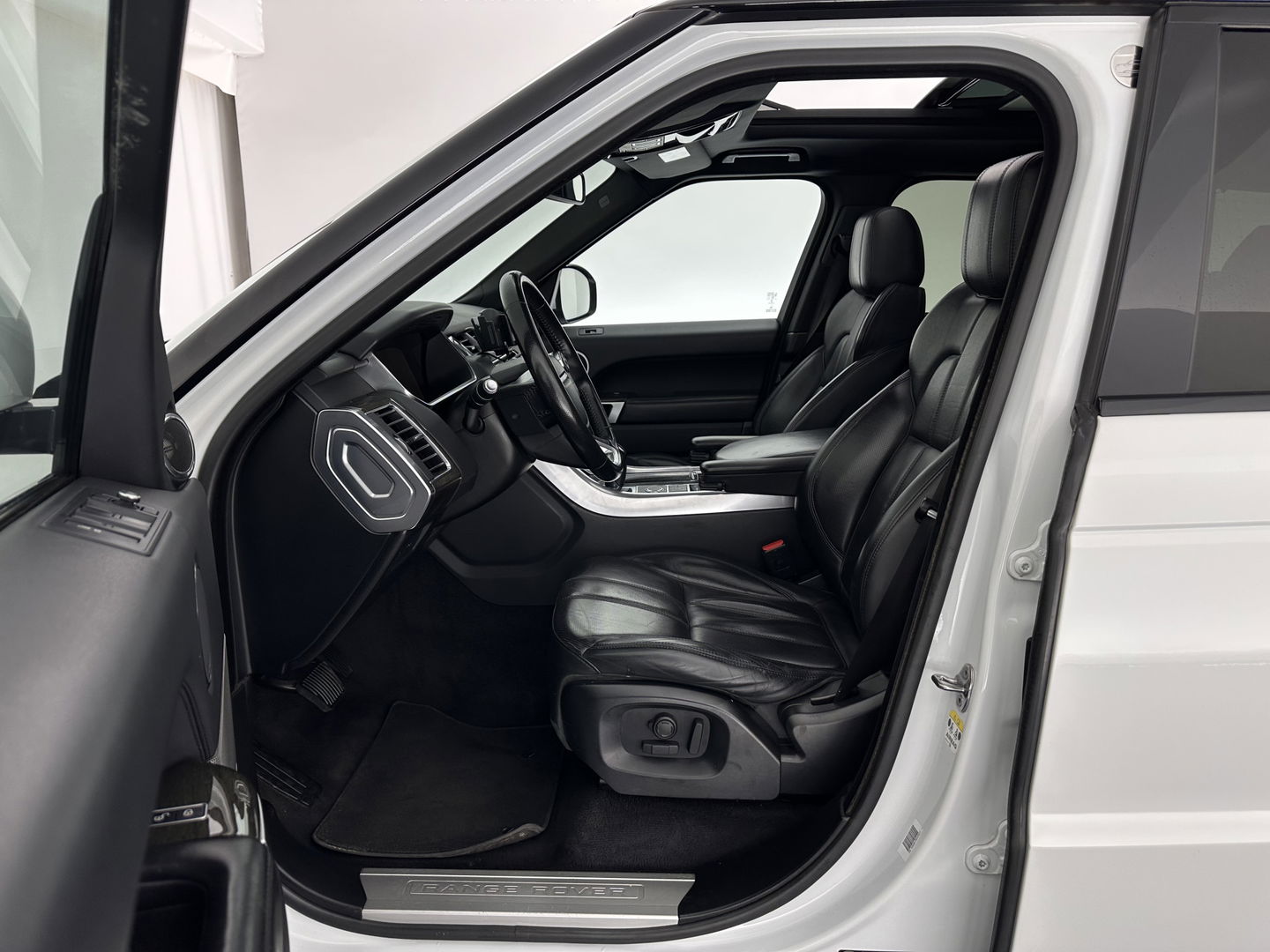 Land Rover Range Rover Sport 3.0 TDV6 HSE Dynamic Aut. *PANO | DIGI-COCKPIT | LEATHER | XENON | NAVI-FULLMAP | CAMERA | AIRSUSPENSION | ECC | PDC | HEATED-SPORTSEATS | MERIDIAN-SOUND | SHIFTPADDLES | PRIVACYGLASS | CRUISE | 21''ALU*