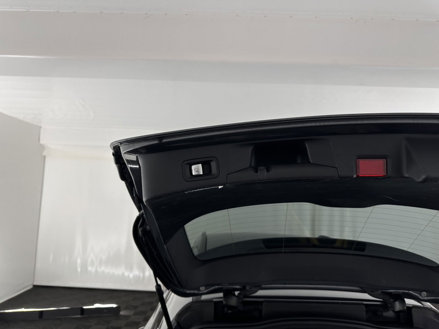 Mercedes-Benz C-Klasse Estate 300 e AMG Limited Business Solution ( Plug-in ) (INCL-BTW) Aut. *LEATHER-ALCANTARA | FULL-LED | NAVI-FULLMAP | TOPVIEW | BLINDSPOT | PREMIUM-AUDIO | DAB | CARPLAY | AMBIENTLIGHT | DIGI-COCKPIT | SPORTSEATS | TOWBAR | 18"ALU*