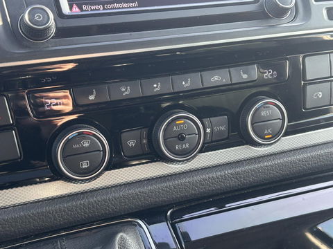 Volkswagen Caravelle 2.0 TDI 199PK L2H1 DC Highline Transporter BOM VOL | PANO | ELECTRISCHE SCHUIFDEUREN LINKS EN RECHTS | STANDKACHEL MET APP | LED