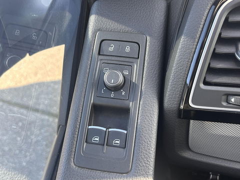 Volkswagen Caravelle 2.0 TDI 199PK L2H1 DC Highline Transporter BOM VOL | PANO | ELECTRISCHE SCHUIFDEUREN LINKS EN RECHTS | STANDKACHEL MET APP | LED