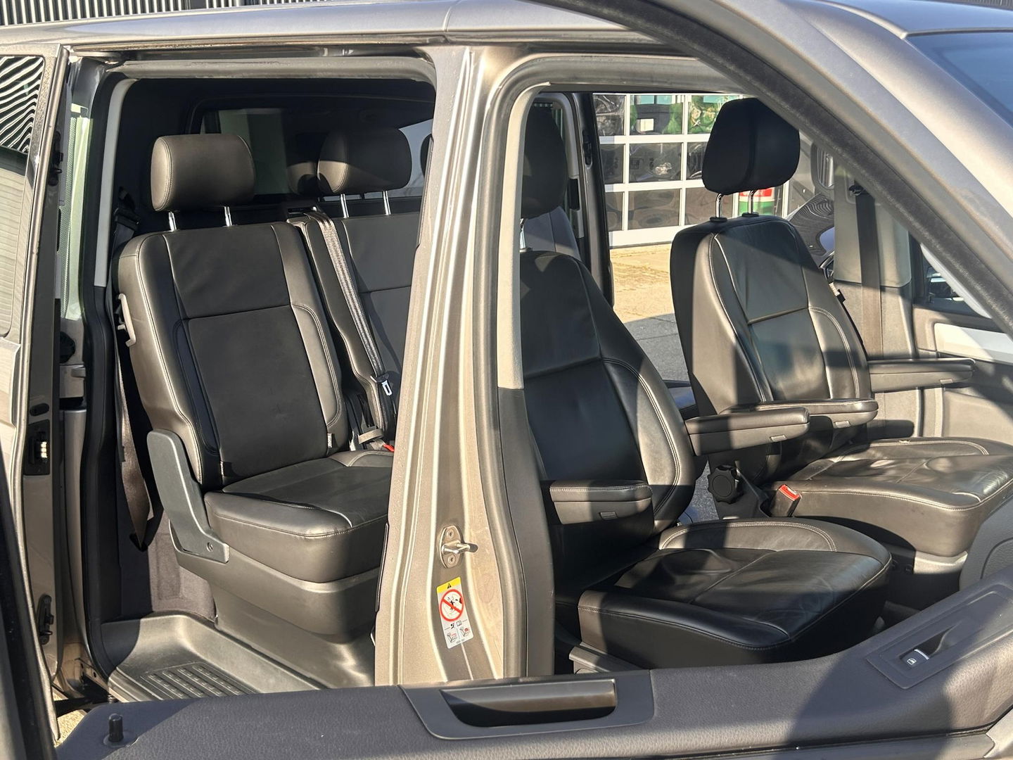 Volkswagen Caravelle 2.0 TDI 199PK L2H1 DC Highline Transporter BOM VOL | PANO | ELECTRISCHE SCHUIFDEUREN LINKS EN RECHTS | STANDKACHEL MET APP | LED