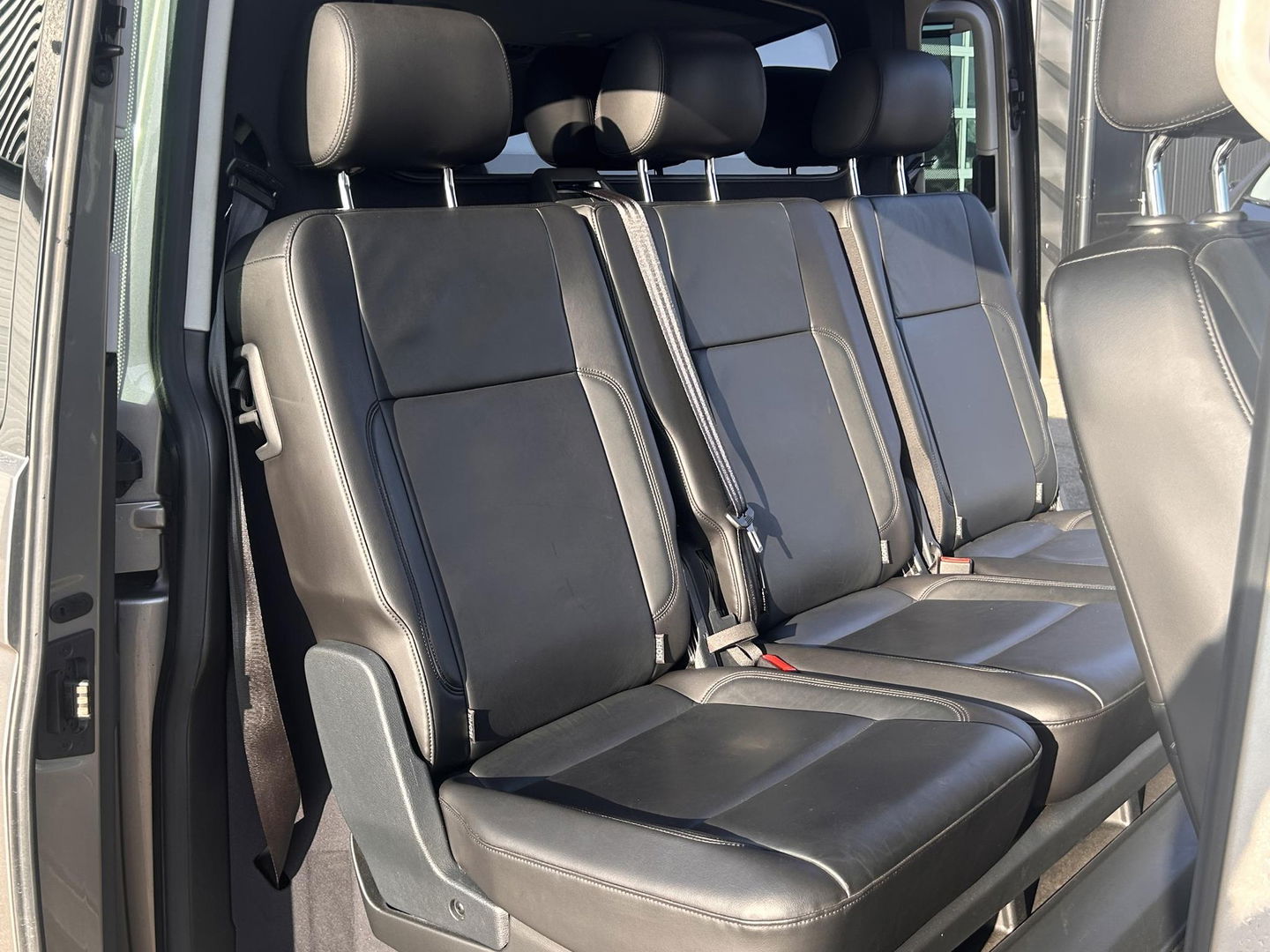 Volkswagen Caravelle 2.0 TDI 199PK L2H1 DC Highline Transporter BOM VOL | PANO | ELECTRISCHE SCHUIFDEUREN LINKS EN RECHTS | STANDKACHEL MET APP | LED