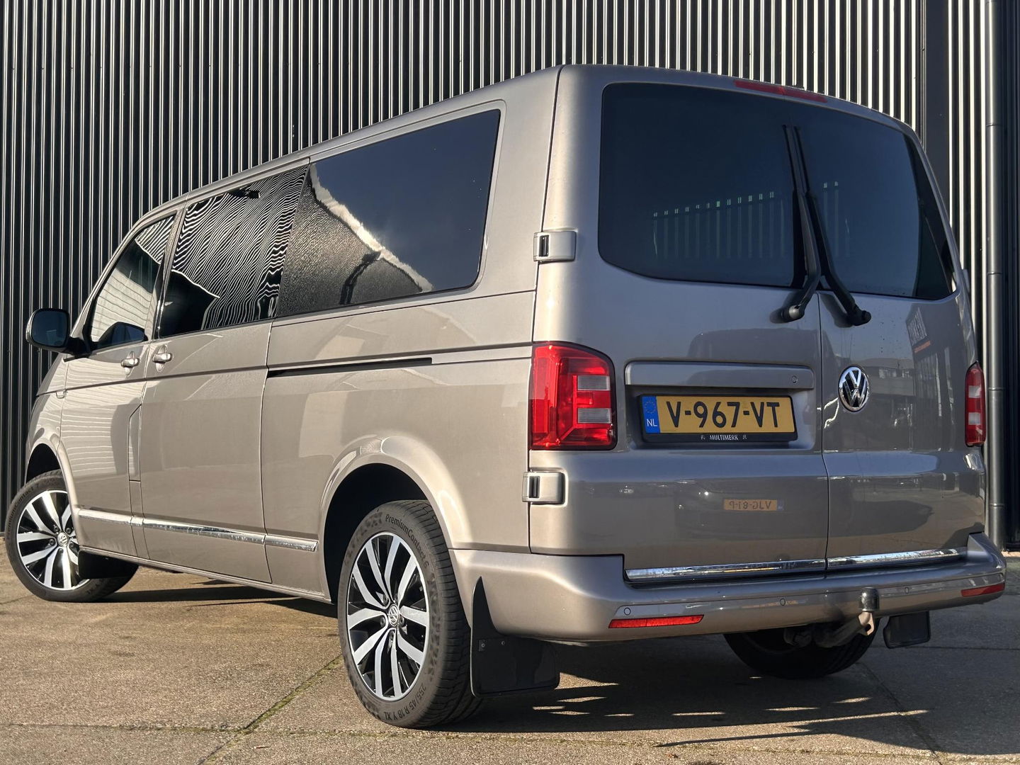 Volkswagen Caravelle 2.0 TDI 199PK L2H1 DC Highline Transporter BOM VOL | PANO | ELECTRISCHE SCHUIFDEUREN LINKS EN RECHTS | STANDKACHEL MET APP | LED