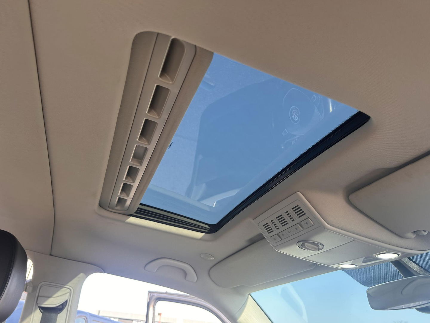 Volkswagen Caravelle 2.0 TDI 199PK L2H1 DC Highline Transporter BOM VOL | PANO | ELECTRISCHE SCHUIFDEUREN LINKS EN RECHTS | STANDKACHEL MET APP | LED