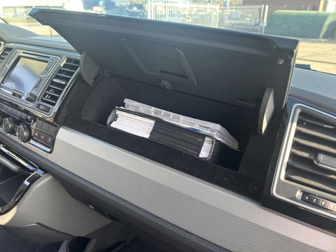 Volkswagen Caravelle 2.0 TDI 199PK L2H1 DC Highline Transporter BOM VOL | PANO | ELECTRISCHE SCHUIFDEUREN LINKS EN RECHTS | STANDKACHEL MET APP | LED