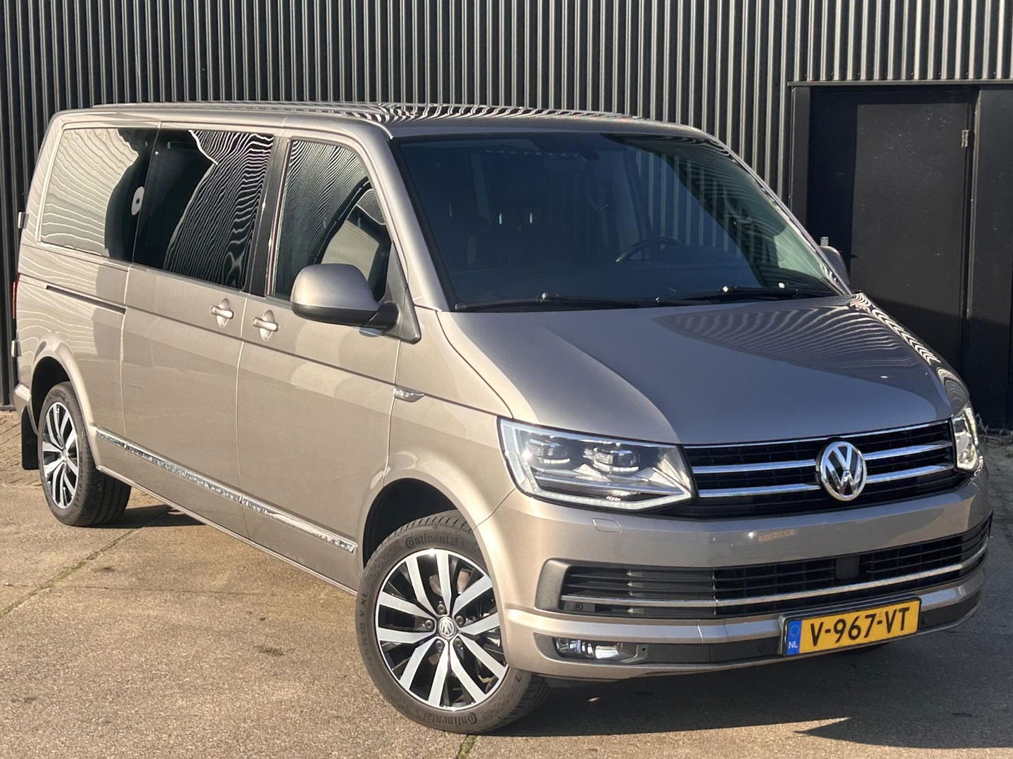Volkswagen Caravelle 2.0 TDI 199PK L2H1 DC Highline Transporter BOM VOL | PANO | ELECTRISCHE SCHUIFDEUREN LINKS EN RECHTS | STANDKACHEL MET APP | LED