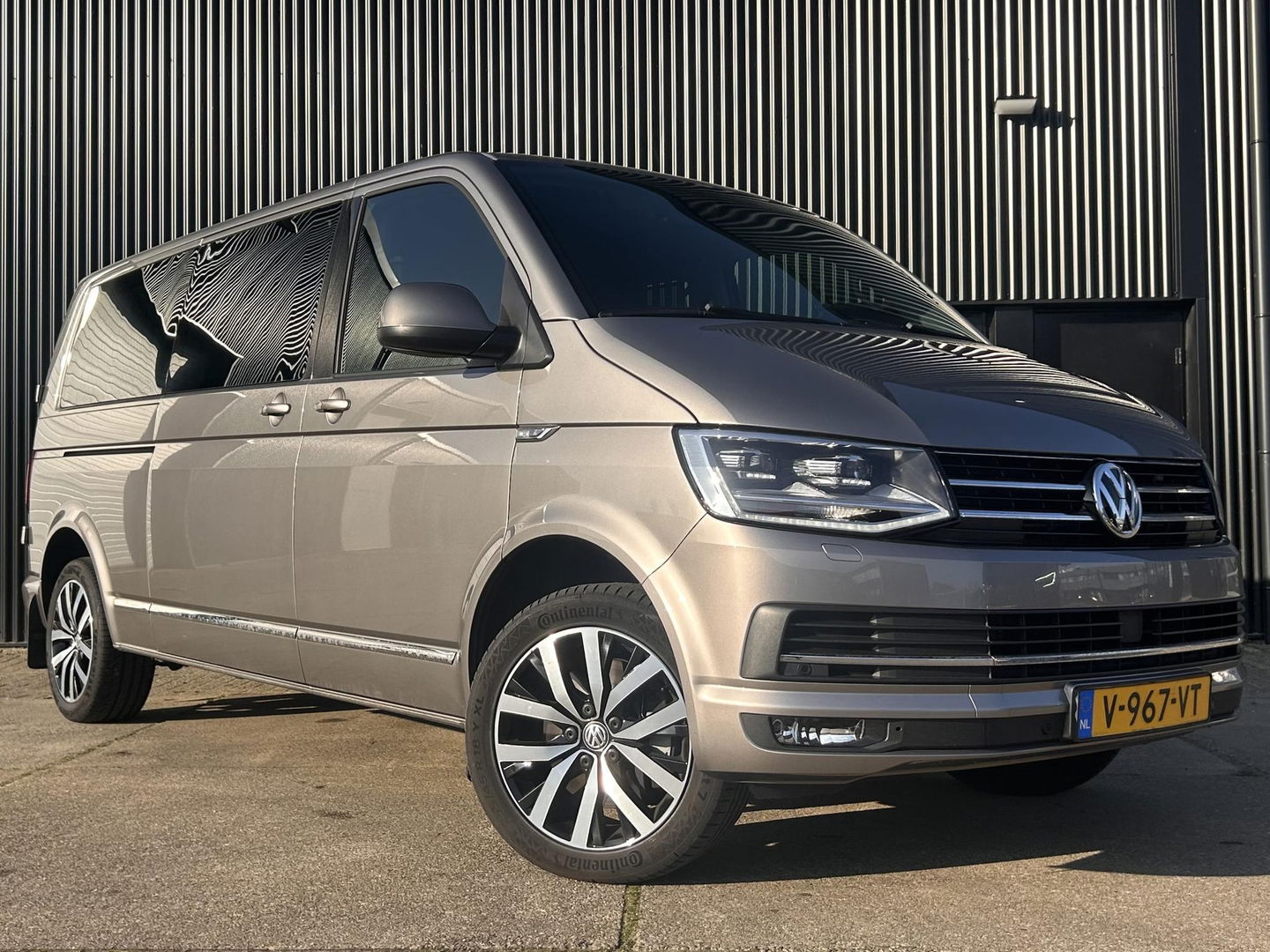 Volkswagen Caravelle 2.0 TDI 199PK L2H1 DC Highline Transporter BOM VOL | PANO | ELECTRISCHE SCHUIFDEUREN LINKS EN RECHTS | STANDKACHEL MET APP | LED