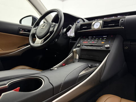 Lexus IS 300 300h Hybrid Sport Edition | Camera | Cruise | LED | Navi | Parkeersens. | NAP