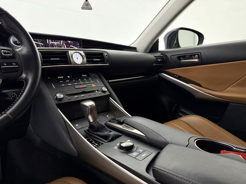 Lexus IS 300 300h Hybrid Sport Edition | Camera | Cruise | LED | Navi | Parkeersens. | NAP