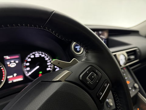 Lexus IS 300 300h Hybrid Sport Edition | Camera | Cruise | LED | Navi | Parkeersens. | NAP