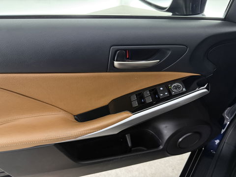 Lexus IS 300 300h Hybrid Sport Edition | Camera | Cruise | LED | Navi | Parkeersens. | NAP