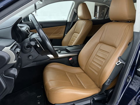 Lexus IS 300 300h Hybrid Sport Edition | Camera | Cruise | LED | Navi | Parkeersens. | NAP