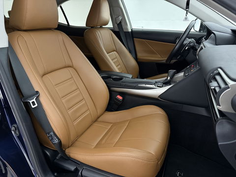 Lexus IS 300 300h Hybrid Sport Edition | Camera | Cruise | LED | Navi | Parkeersens. | NAP