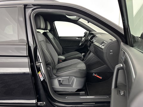 Volkswagen Tiguan 1.4 TSI Black-Style R-Line Business eHybrid ( Plug-in ) (INCL-BTW) *HEAD-UP | FULL-LED | ADAPTIVE-CRUISE | TOPVIEW | KEYLESS | DIGI-COCKPIT | HEATED-COMFORTSEATS | NAVI-FULLMAP | DAB+ | PRIVACYGLASS | ECC | CARPLAY | PDC | 20''ALU