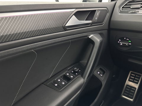 Volkswagen Tiguan 1.4 TSI Black-Style R-Line Business eHybrid ( Plug-in ) (INCL-BTW) *HEAD-UP | FULL-LED | ADAPTIVE-CRUISE | TOPVIEW | KEYLESS | DIGI-COCKPIT | HEATED-COMFORTSEATS | NAVI-FULLMAP | DAB+ | PRIVACYGLASS | ECC | CARPLAY | PDC | 20''ALU