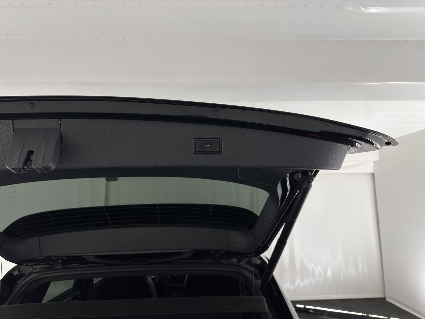 Volkswagen Tiguan 1.4 TSI Black-Style R-Line Business eHybrid ( Plug-in ) (INCL-BTW) *HEAD-UP | FULL-LED | ADAPTIVE-CRUISE | TOPVIEW | KEYLESS | DIGI-COCKPIT | HEATED-COMFORTSEATS | NAVI-FULLMAP | DAB+ | PRIVACYGLASS | ECC | CARPLAY | PDC | 20''ALU