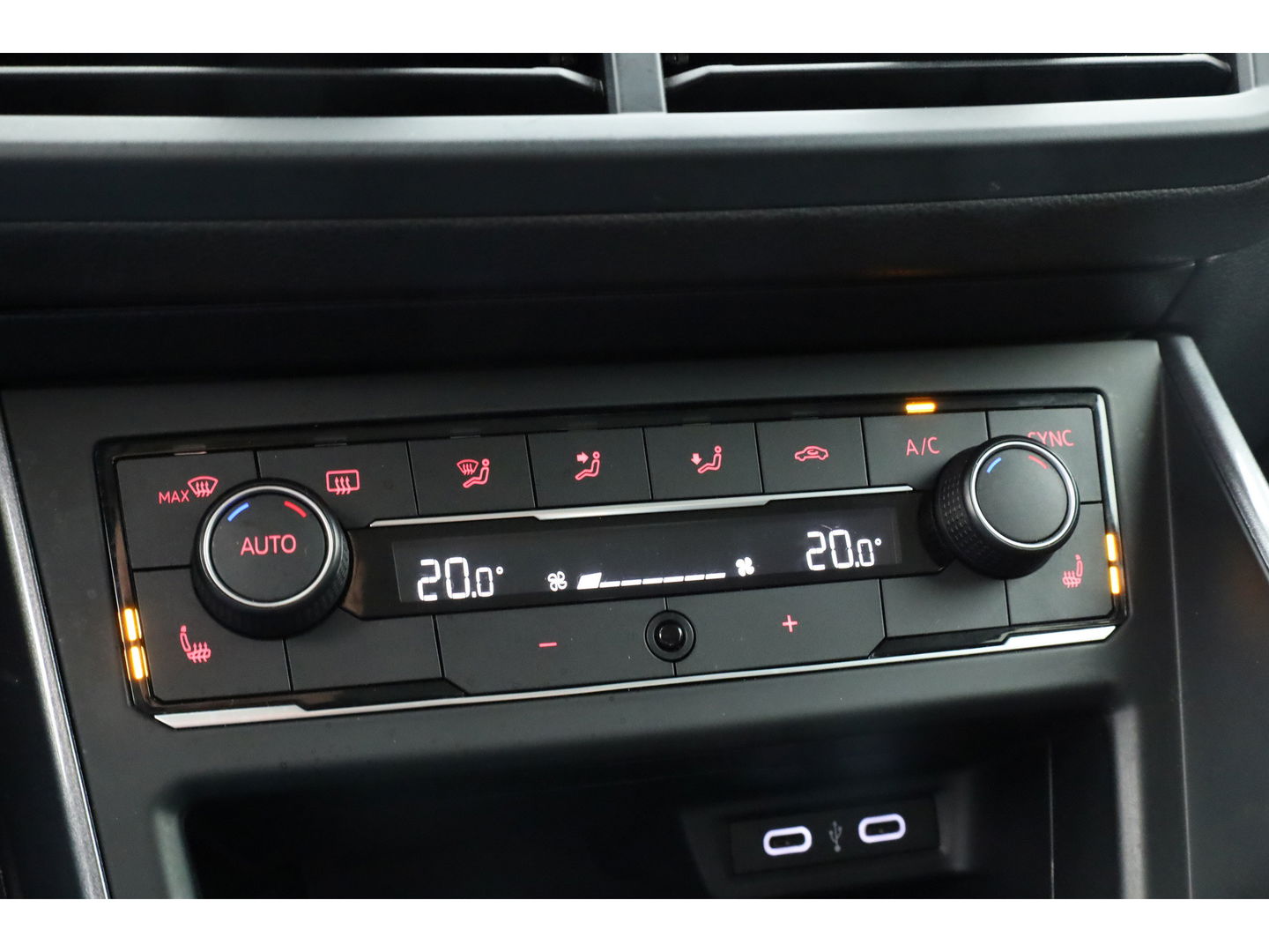 Volkswagen Polo 1.0 TSI Highline DSG | Camera | Adapt. Cruise | All Season | Navi | LED | PDC | Stoelverw.