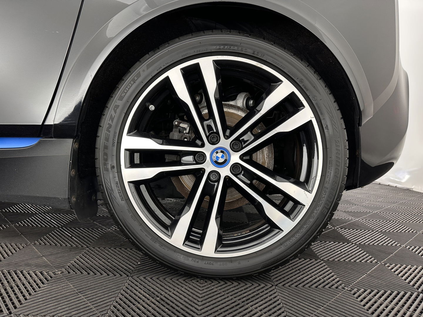 BMW i3 Basis 120Ah Sport 42 kWh [ 3-Fase-11kW ] {SOH-100%} (INCL-BTW) *HEATPUMP | FULL-LED | NAVI-FULLMAP | KEYLESS | COMFORTSEATS | ECC | CCS-FASTLOADER | PDC | DIGI-COCKPIT | CRUISE | 20''ALU*