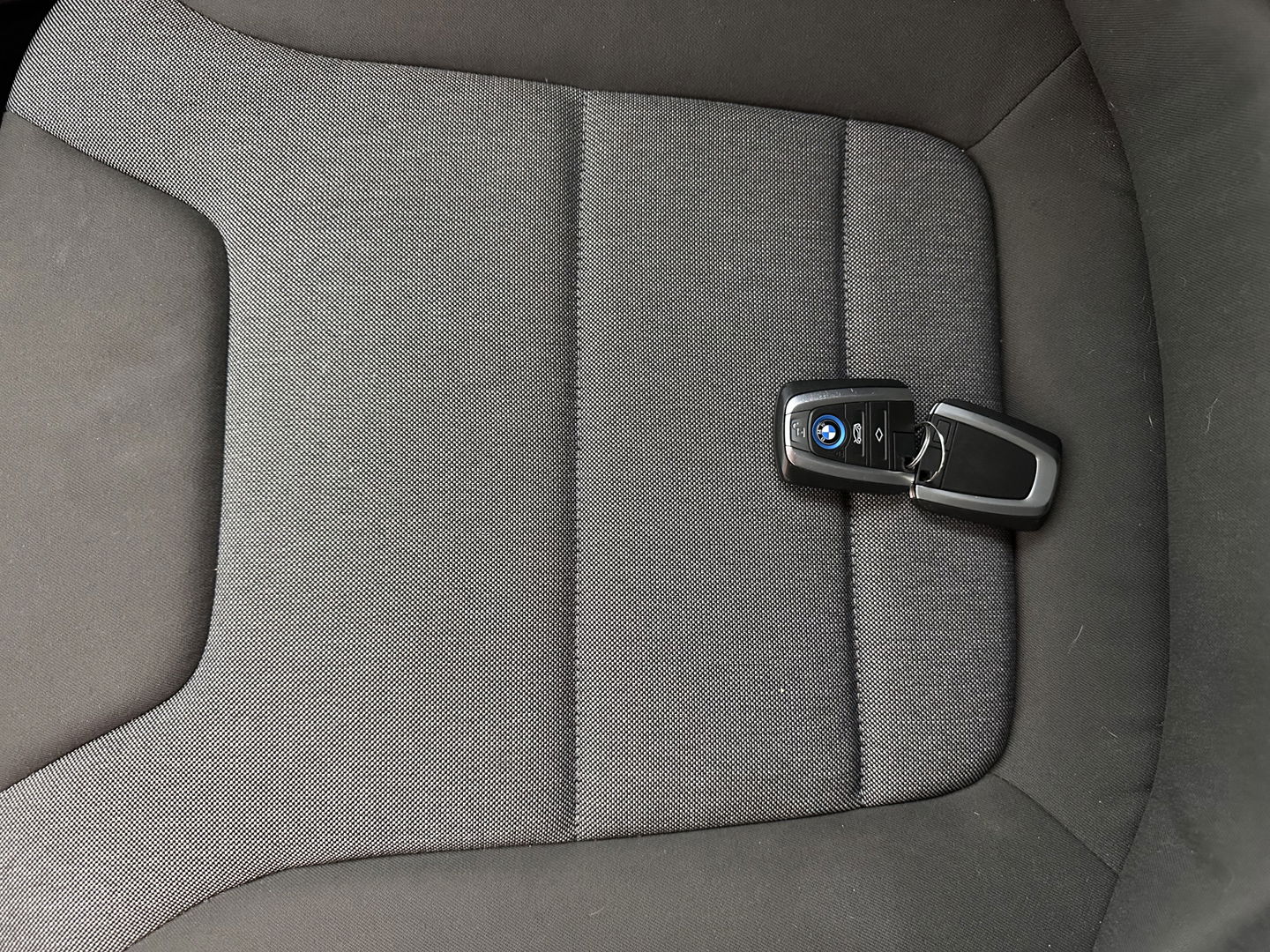 BMW i3 Basis 120Ah Sport 42 kWh [ 3-Fase-11kW ] {SOH-100%} (INCL-BTW) *HEATPUMP | FULL-LED | NAVI-FULLMAP | KEYLESS | COMFORTSEATS | ECC | CCS-FASTLOADER | PDC | DIGI-COCKPIT | CRUISE | 20''ALU*