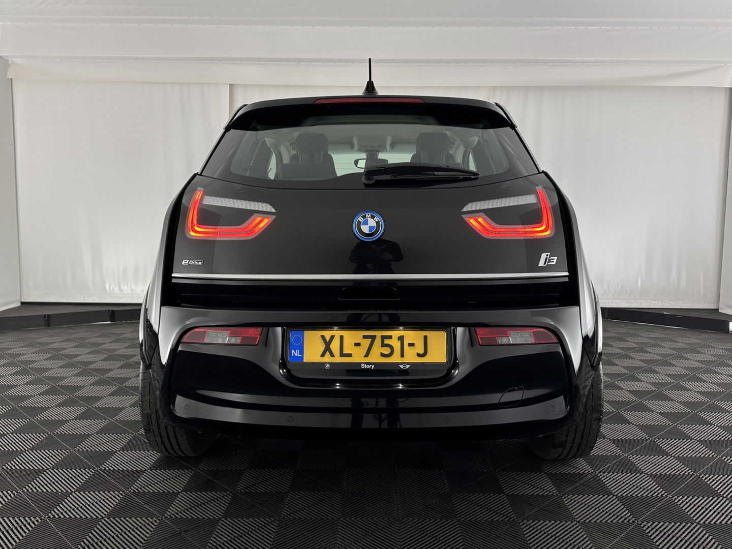 BMW i3 Basis 120Ah Sport 42 kWh [ 3-Fase-11kW ] {SOH-100%} (INCL-BTW) *HEATPUMP | FULL-LED | NAVI-FULLMAP | KEYLESS | COMFORTSEATS | ECC | CCS-FASTLOADER | PDC | DIGI-COCKPIT | CRUISE | 20''ALU*