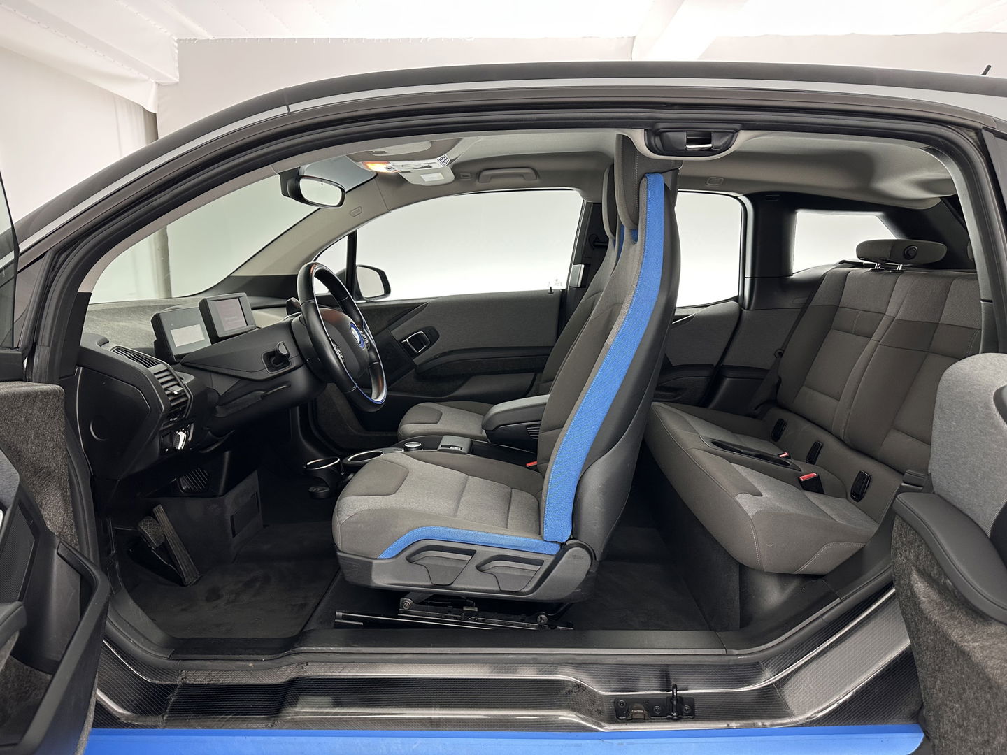 BMW i3 Basis 120Ah Sport 42 kWh [ 3-Fase-11kW ] {SOH-100%} (INCL-BTW) *HEATPUMP | FULL-LED | NAVI-FULLMAP | KEYLESS | COMFORTSEATS | ECC | CCS-FASTLOADER | PDC | DIGI-COCKPIT | CRUISE | 20''ALU*
