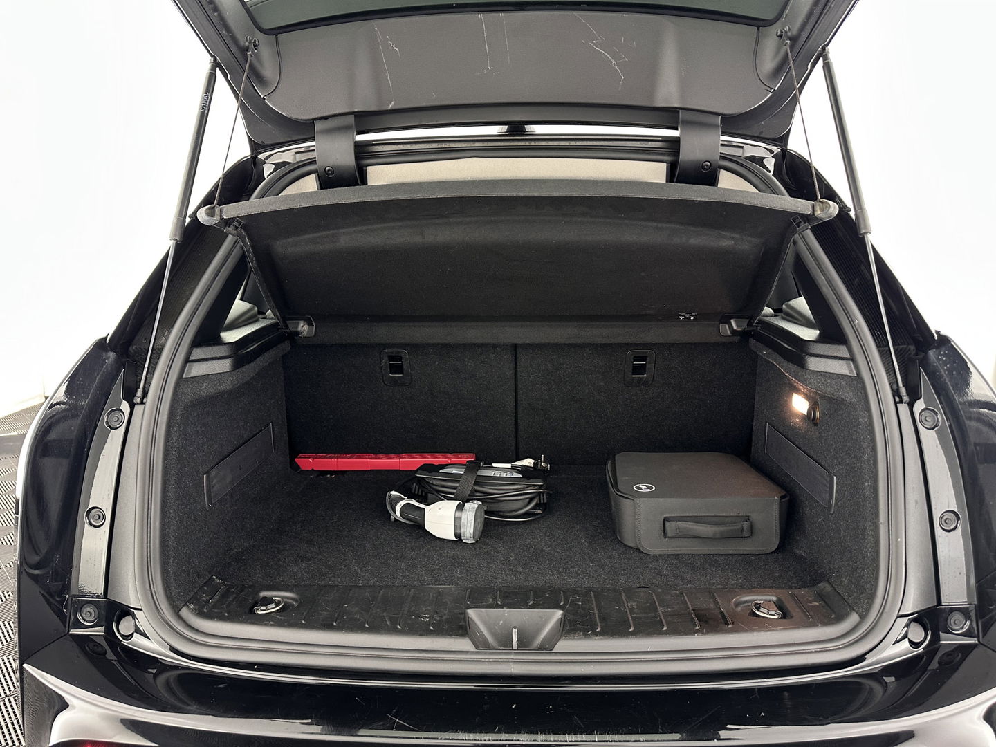 BMW i3 Basis 120Ah Sport 42 kWh [ 3-Fase-11kW ] {SOH-100%} (INCL-BTW) *HEATPUMP | FULL-LED | NAVI-FULLMAP | KEYLESS | COMFORTSEATS | ECC | CCS-FASTLOADER | PDC | DIGI-COCKPIT | CRUISE | 20''ALU*