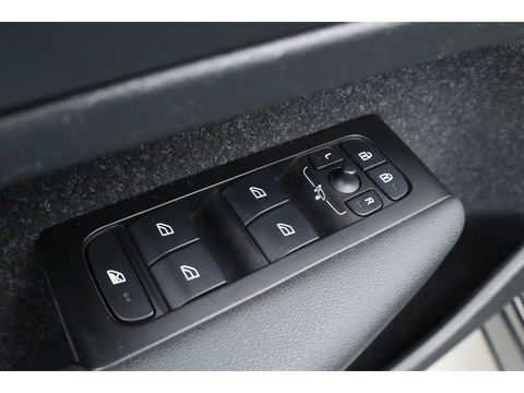 Volvo XC40 1.5 T3 Business | Navi | Elek. Trekhaak | All Seasons | Cruise Ctrl | Elek. Achterklep | CarPlay