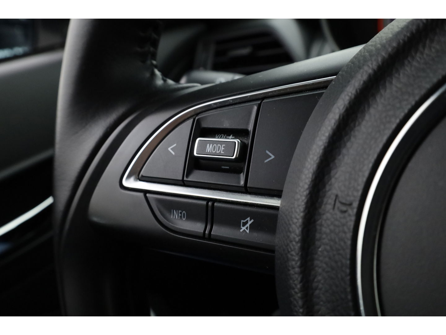 Suzuki Swift 1.2 Stijl Smart Hybrid | Apple CarPlay & Android auto | Camera | Stoelverw. | DAB | 16''