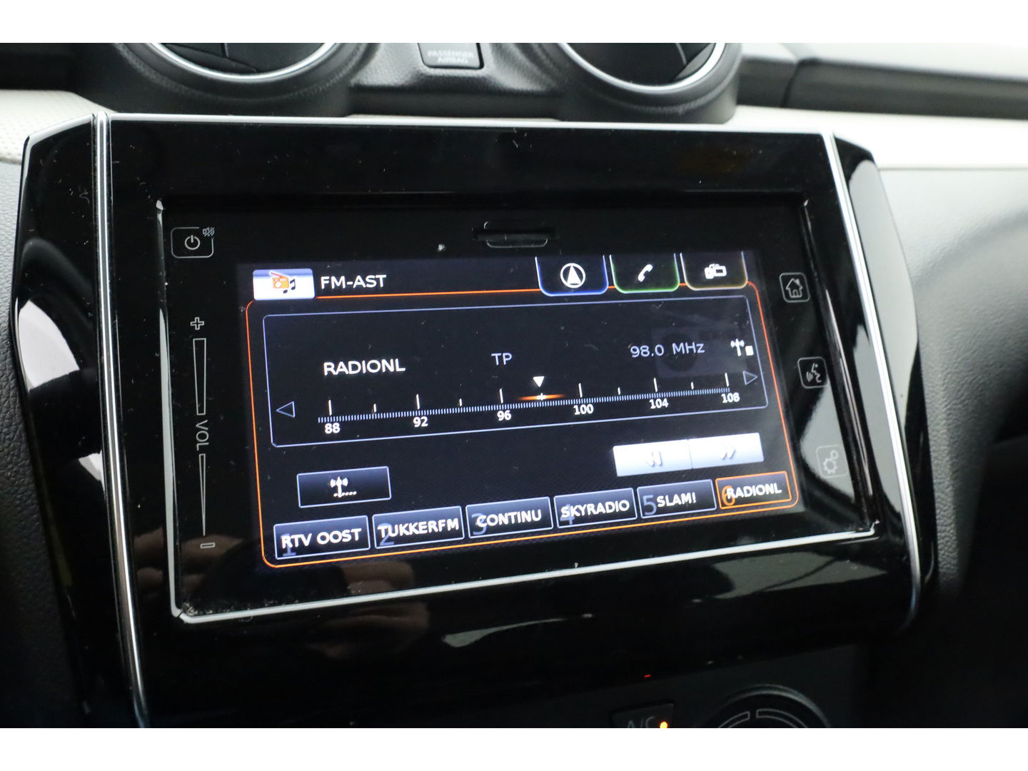 Suzuki Swift 1.2 Stijl Smart Hybrid | Apple CarPlay & Android auto | Camera | Stoelverw. | DAB | 16''